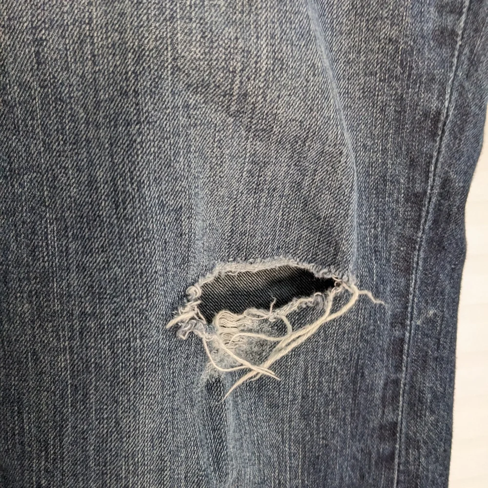 Old Navy The Flirt Distressed Jeans Size 18 Regular - Picture 6 of 6